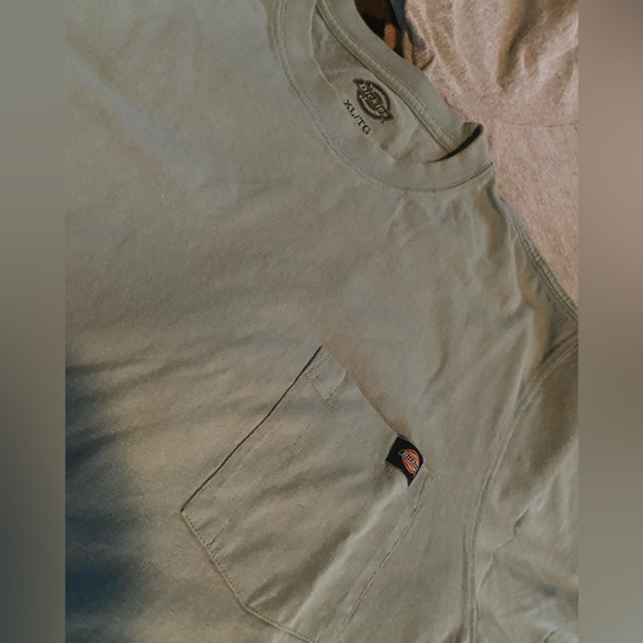 Final Gone 11/17! Dickies 2 short sleeve pocket t-shirts-light blue &  gray - Picture 2 of 12